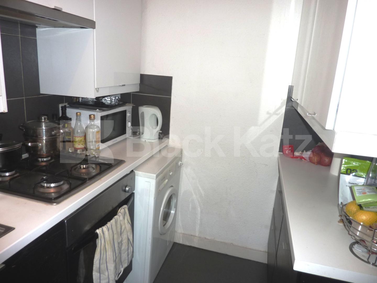 			NEW INSTRUCTION!, 2 Bedroom, 1 bath, 1 reception Flat			 Middleton Grove, CAMDEN BORDERS 